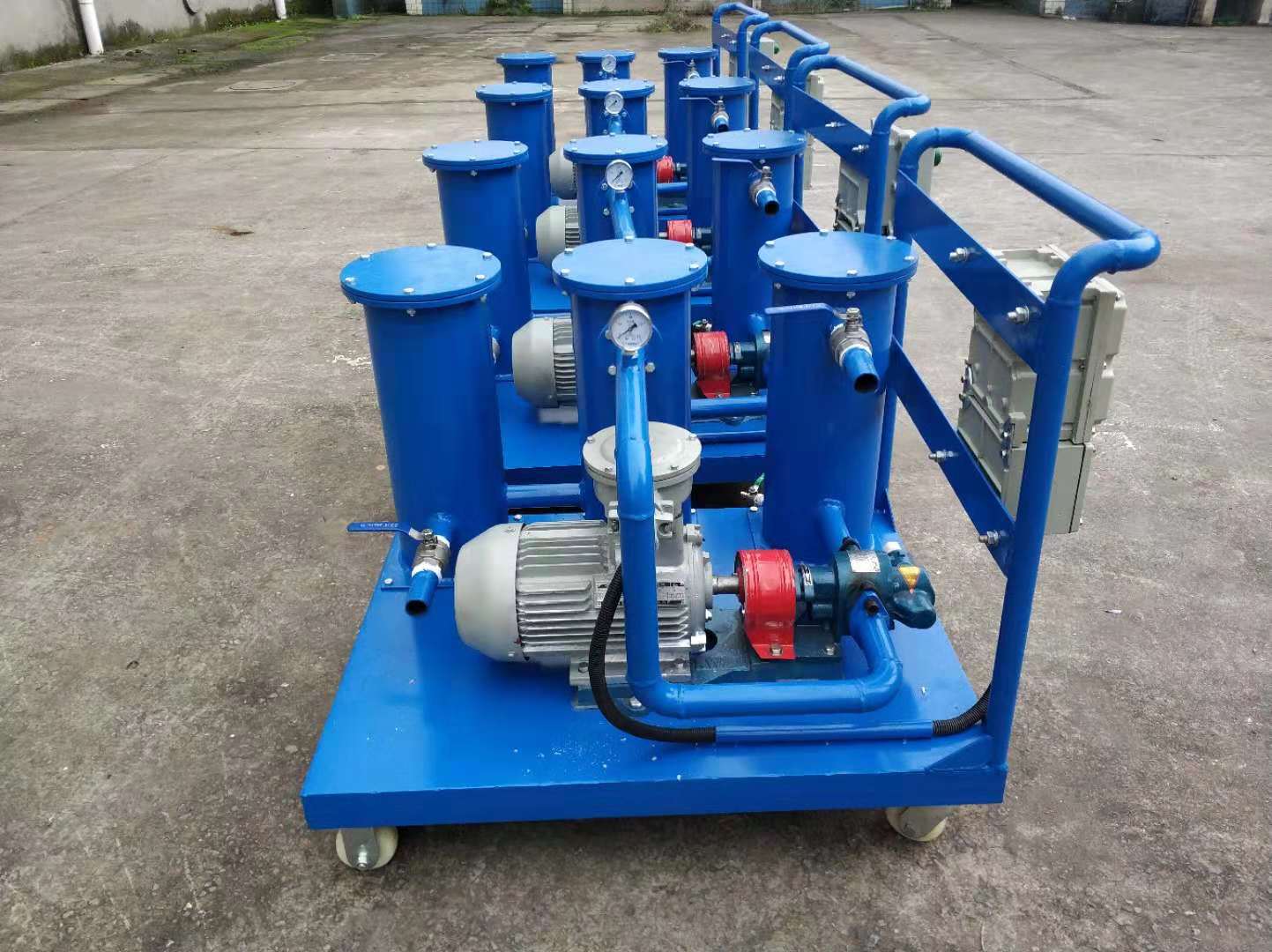 新疆精密濾油機交貨現場